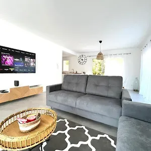 Victoria #8 Persons #3 Bedrooms #terrace # Garage - Calm And Clim Villa