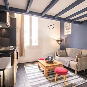 Mezzanine Bleu Apartment